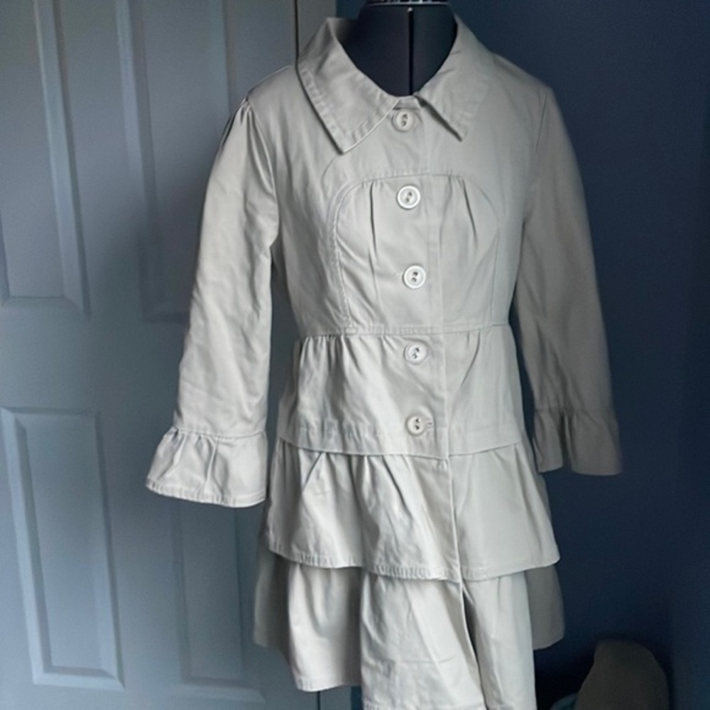 NWT S.L fashions coat kids large Cream colored ruffled coat